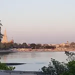 Aix *